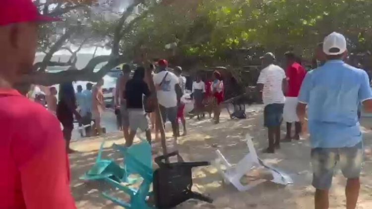 Durante una pelea entre turistas en Cartagena, les llovieron sillas