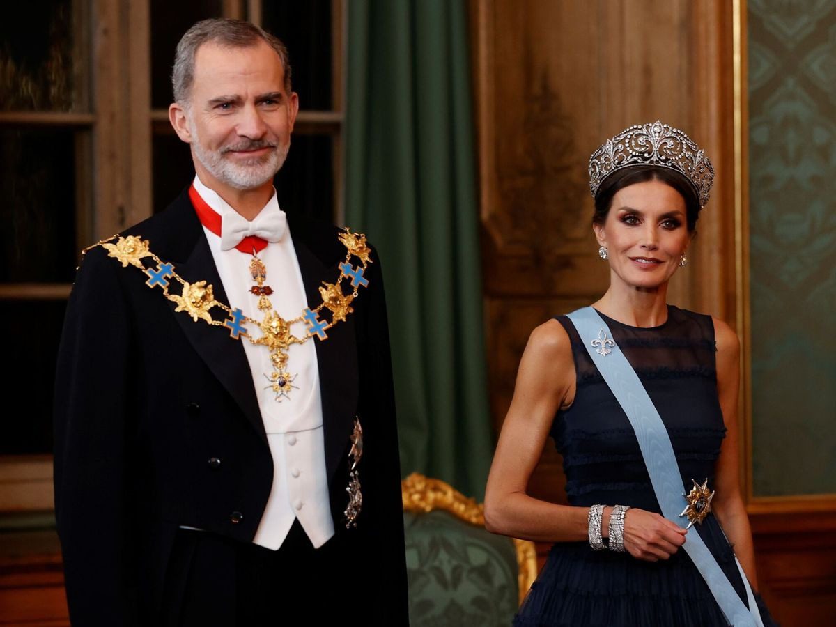 Pifia Real: La corrección de la Reina Letizia al Rey Felipe durante una retransmisión en directo se hace viral