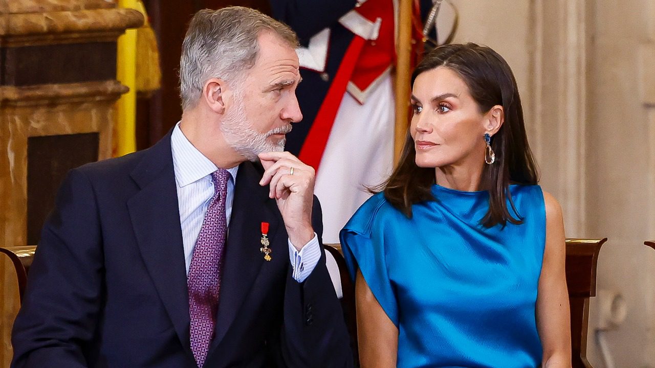 Pifia Real: La corrección de la Reina Letizia al Rey Felipe durante una retransmisión en directo se hace viral