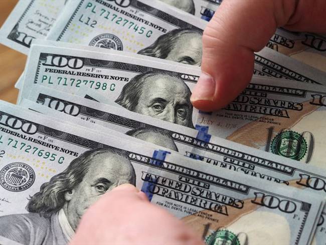 El dólar se desploma mientras los uribistas no saben qué hacer