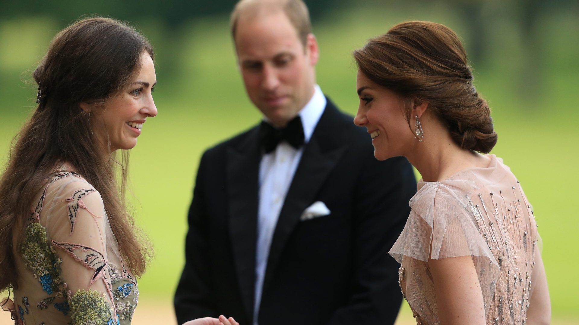 Der Vater von Prinz William ist schuld am Wiederaufflammen der Affärengerüchte! ➤ Buzzday.info