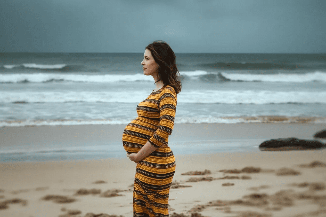 Um homem tira uma fotografia da sua mulher grávida, mas o que vê no fundo é chocante ➤ Buzzday.info