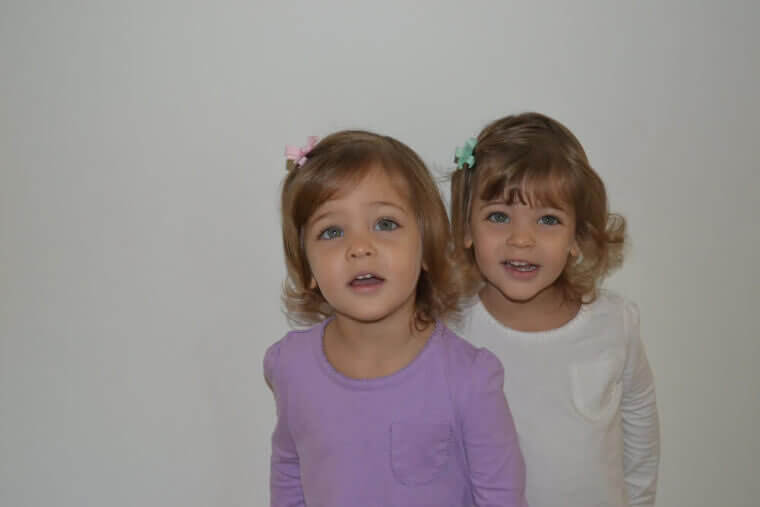 La pareja dio a luz a estas fantásticas gemelas: ¡mira cómo están ahora las niñas! ➤ Buzzday.info