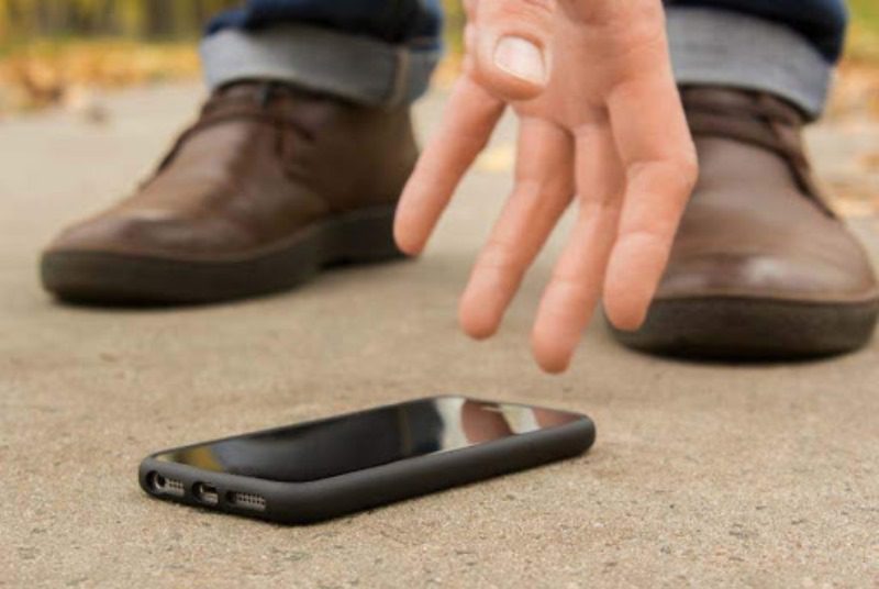 El ladrón dejó su móvil en la escena del crimen y llamó a la víctima para pedirle que se lo devolviera ➤ Buzzday.info