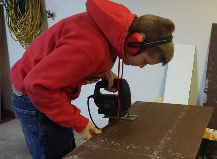 Un niño de 13 años gastó sólo 1.500 dólares en construir su minicasa ➤ Buzzday.info