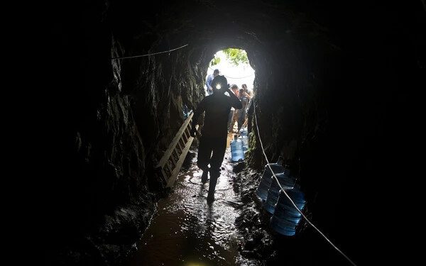 Tizenhét év után a föld alatt, a bányászt élve találták meg!