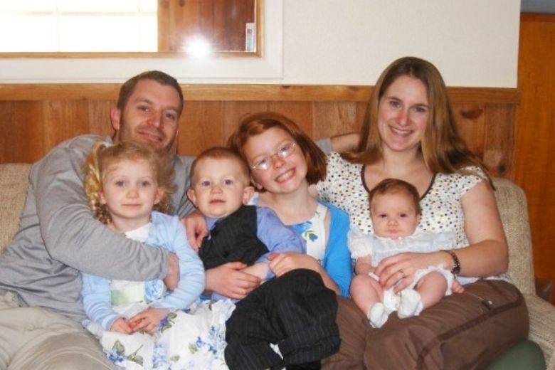 Ein Ehemann verlangt die Scheidung, nachdem er eine seltsame Entdeckung auf einem Familienfoto gemacht hat ➤ Buzzday.info