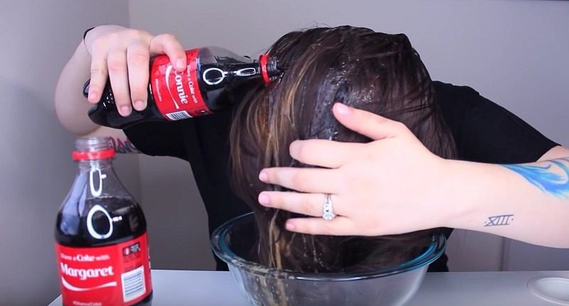 Wenn du dein Haar mit Coca-Cola wächst, passiert etwas Seltsames