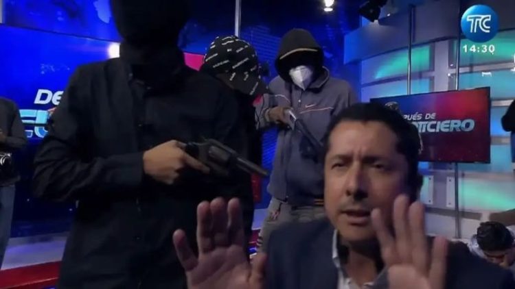 Delincuentes armados se apoderaron de un noticiario en directo en Ecuador