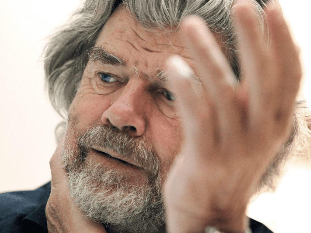 “Ich bin am Ende, das ist eine Tatsache!” Aber ich gehe mit einem guten Gewissen…” Inzwischen hat Messner die Bedeutung hinter seiner Botschaft klargestellt ➤ Buzzday.info