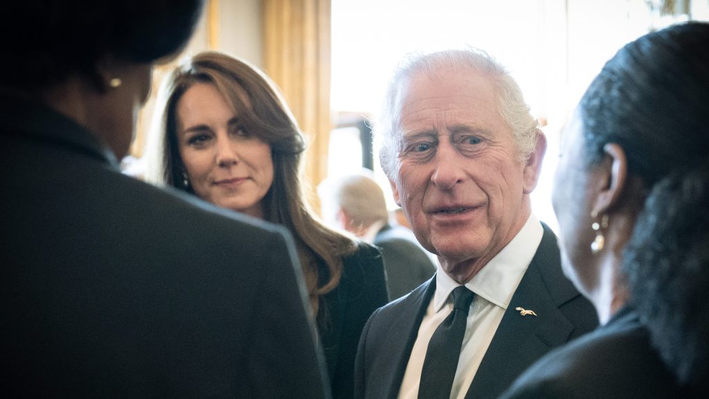 PALAST ÄUSSERT SICH ZUM ZUSTAND VON PRINZESSIN KATE – PRINZ WILLIAM SAGT TERMIN AB