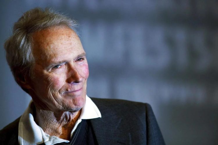 Clint Eastwood reaparece irreconocible a sus 94 años y un detalle llamó la atención