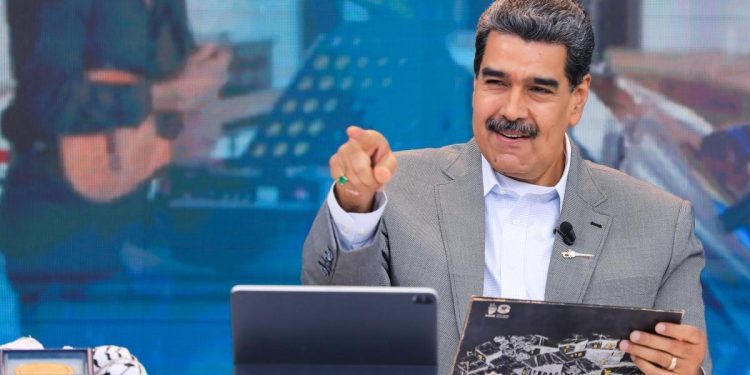 VIDEO: Fuerza y Energía: Nicolás Maduro intentó darle un mensaje en inglés a Biden y arrancó risas de la audiencia