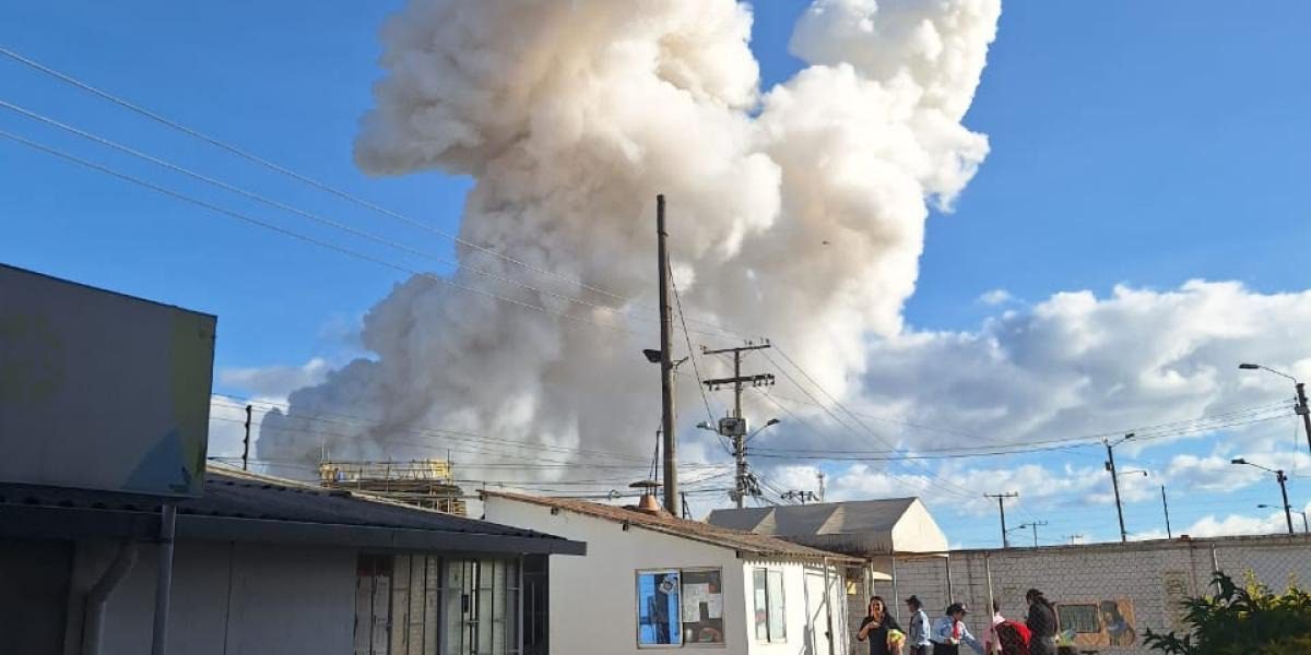 Una impactante y devastadora explosión sacudió este miércoles un polvorín en Soacha