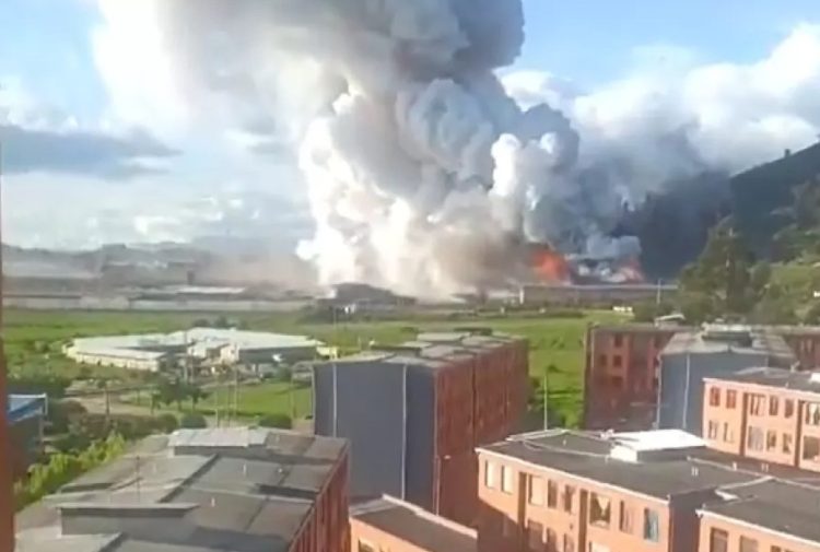 Una impactante y devastadora explosión sacudió este miércoles un polvorín en Soacha