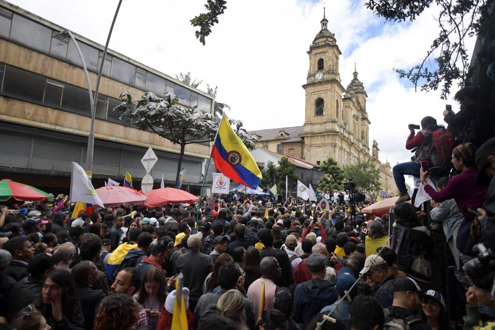 Escândalo de escutas ilegais abala governo colombiano ➤ Buzzday.info