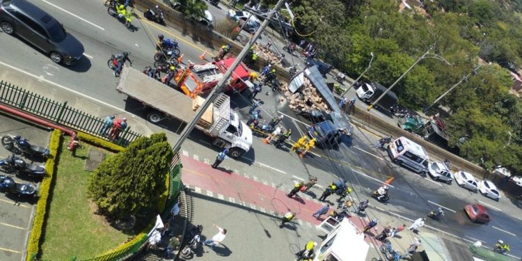 Medellín celebra su “Nochebuena” tras accidente de camión de ron: video