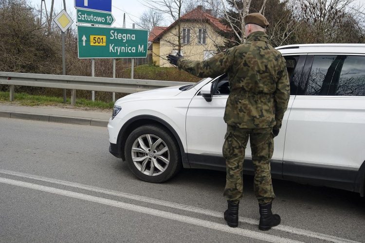 Czy wojsko zabierze Polakom samochody i domy? Ministerstwo Obrony Narodowej publikuje rozporządzenie