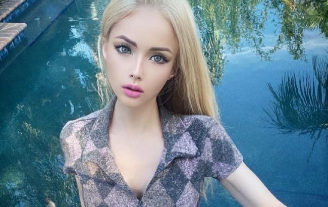 Barbie Humana Tira a Maquiagem, Médicos Não Têm Palavras