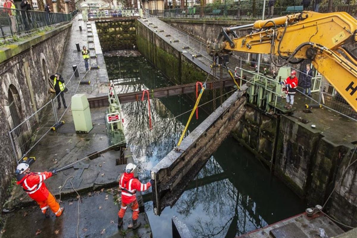 Als der berühmte Pariser Canal Saint-Martin trockengelegt wurde, erfuhr die Welt von den erstaunlichen Geheimnissen, die unter dem Wasser verborgen lagen