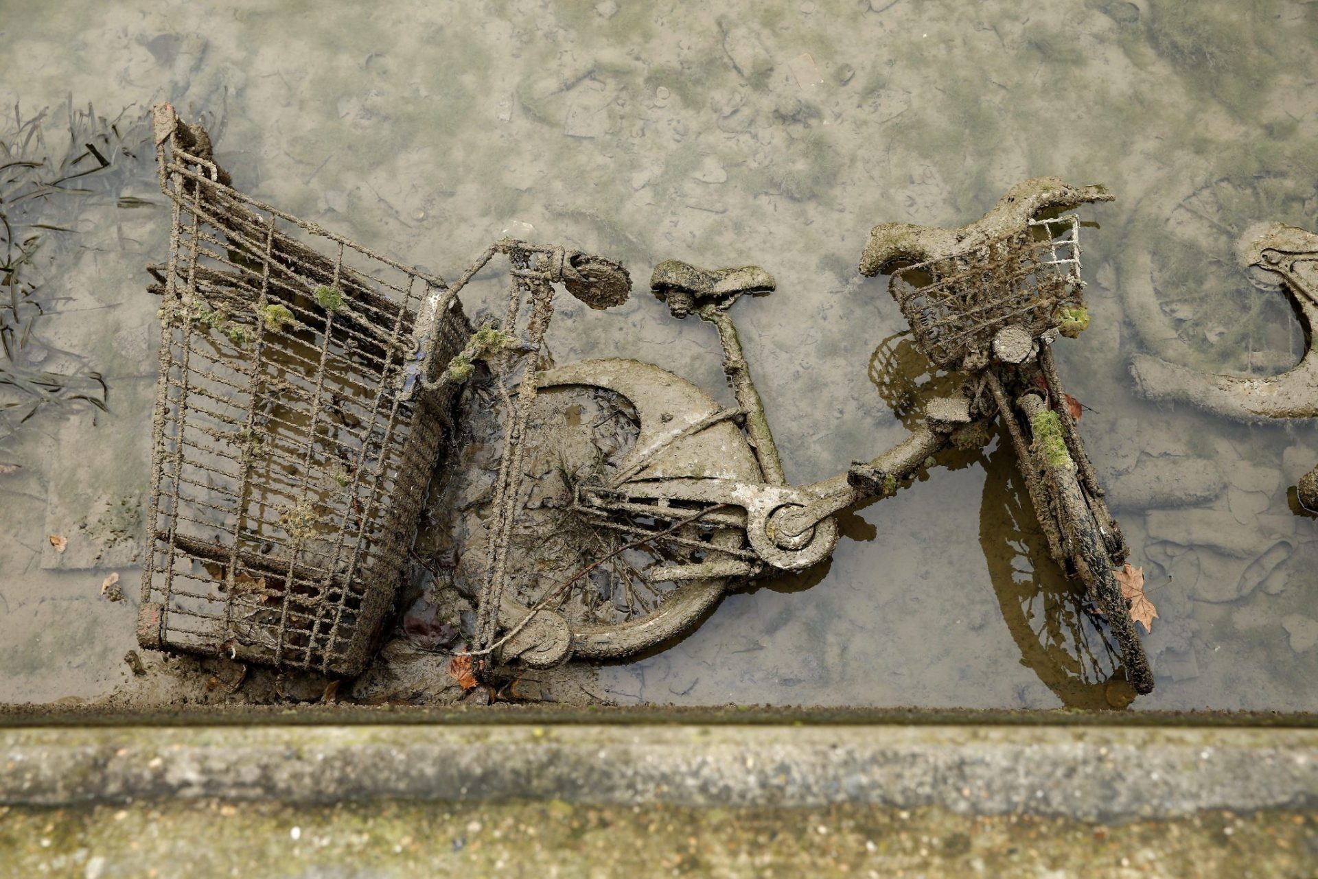 Als der berühmte Pariser Canal Saint-Martin trockengelegt wurde, erfuhr die Welt von den erstaunlichen Geheimnissen, die unter dem Wasser verborgen lagen