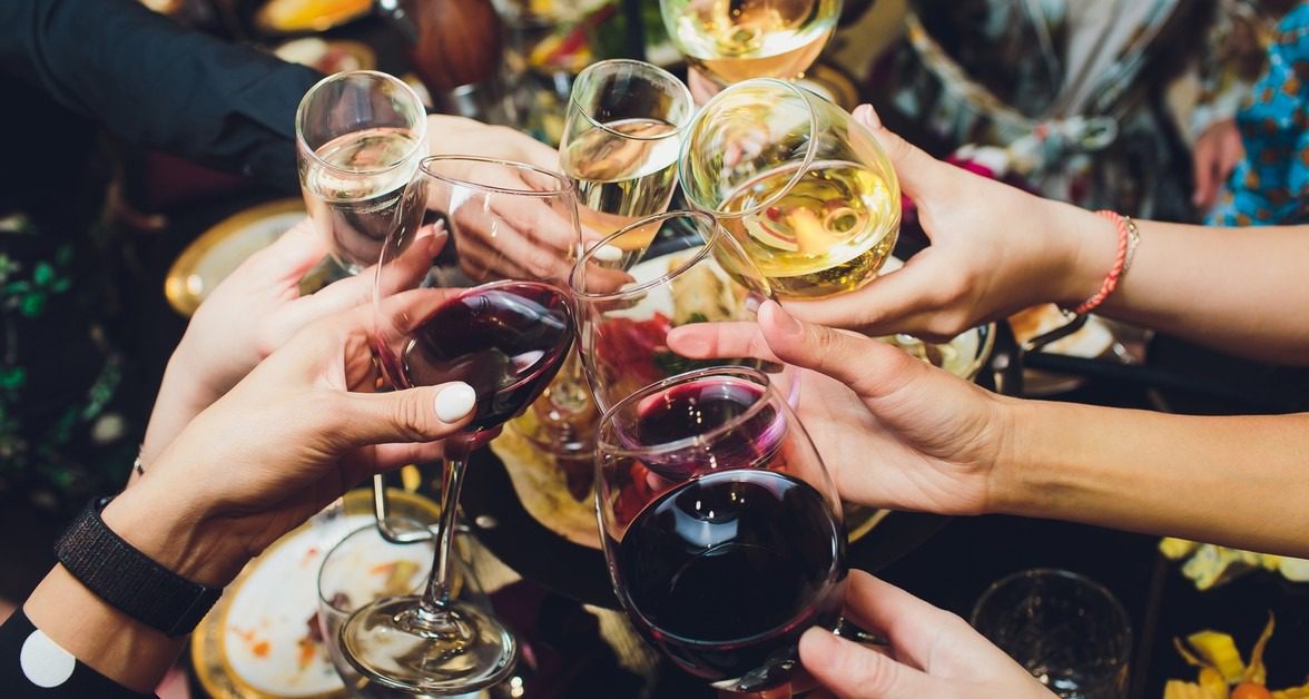 A máj gyorsabban pusztul, mint a vodka. A lengyelek erre nem figyelnek, és literszámra isszák