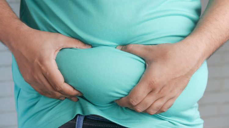 A gordura abdominal se acumula à medida que envelhecemos, e cientistas descobriram o porquê