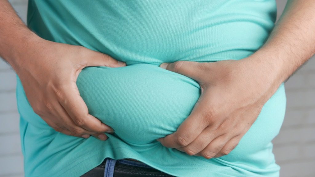 A gordura abdominal se acumula à medida que envelhecemos, e cientistas descobriram o porquê ➤ Buzzday.info