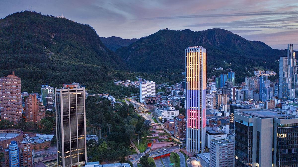 Assim é um quarto de hotel em Bogotá por 365 euros a diária: vídeo
