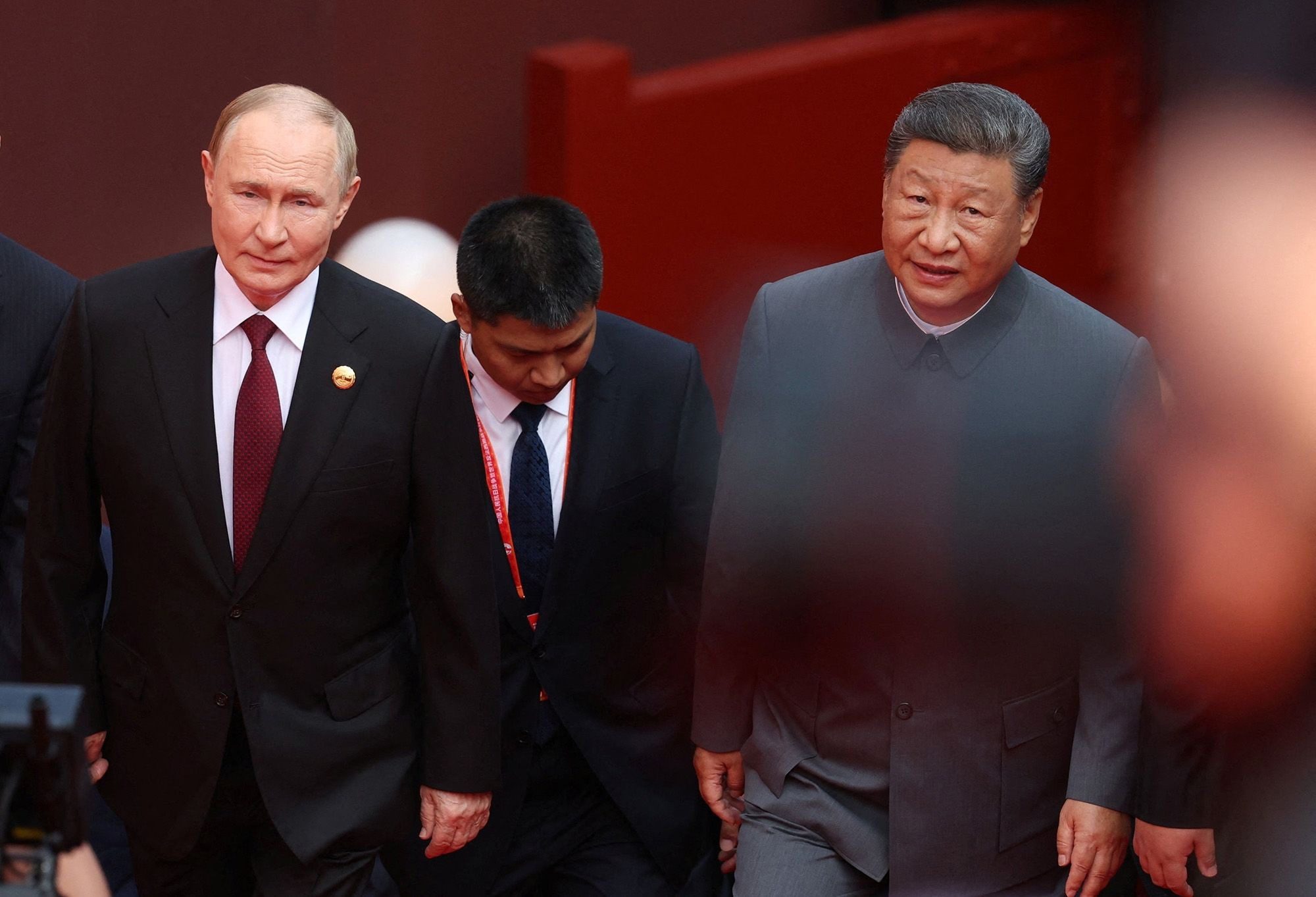 Putin y Xi olvidaron apagar el micrófono, lo que permitió a los periodistas escuchar su conversación