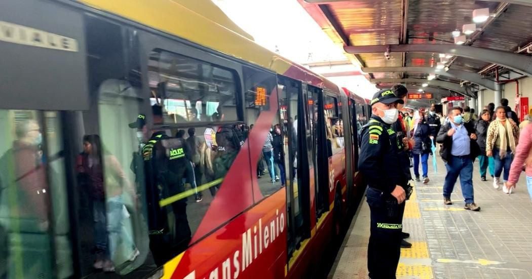 Um vídeo viralizou após mostrar a casa escondida de ladrões sob uma estação de ônibus ➤ Buzzday.info