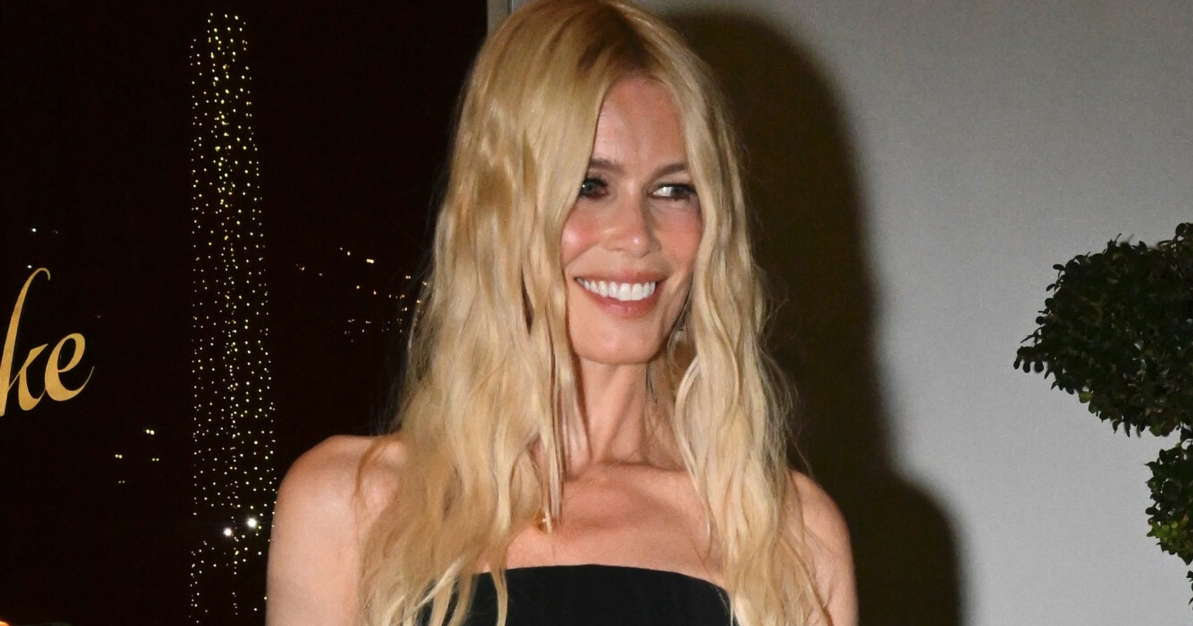 Claudia Schiffer sieht im Badeanzug heißer aus denn je ➤ Buzzday.info