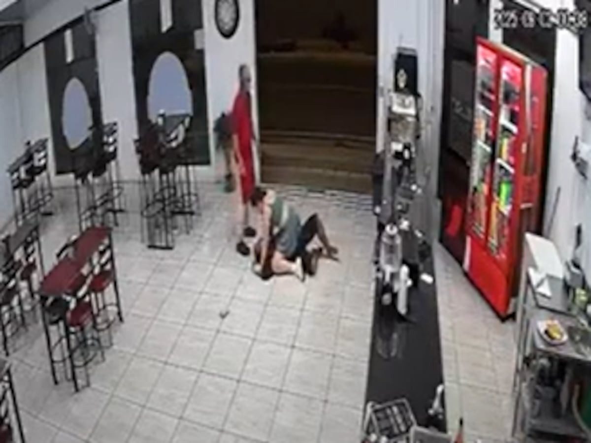 Video: Un ladrón intentó robar a una mujer, pero ella se defendió usando un arte marcial brasileño llamado jiu-jitsu