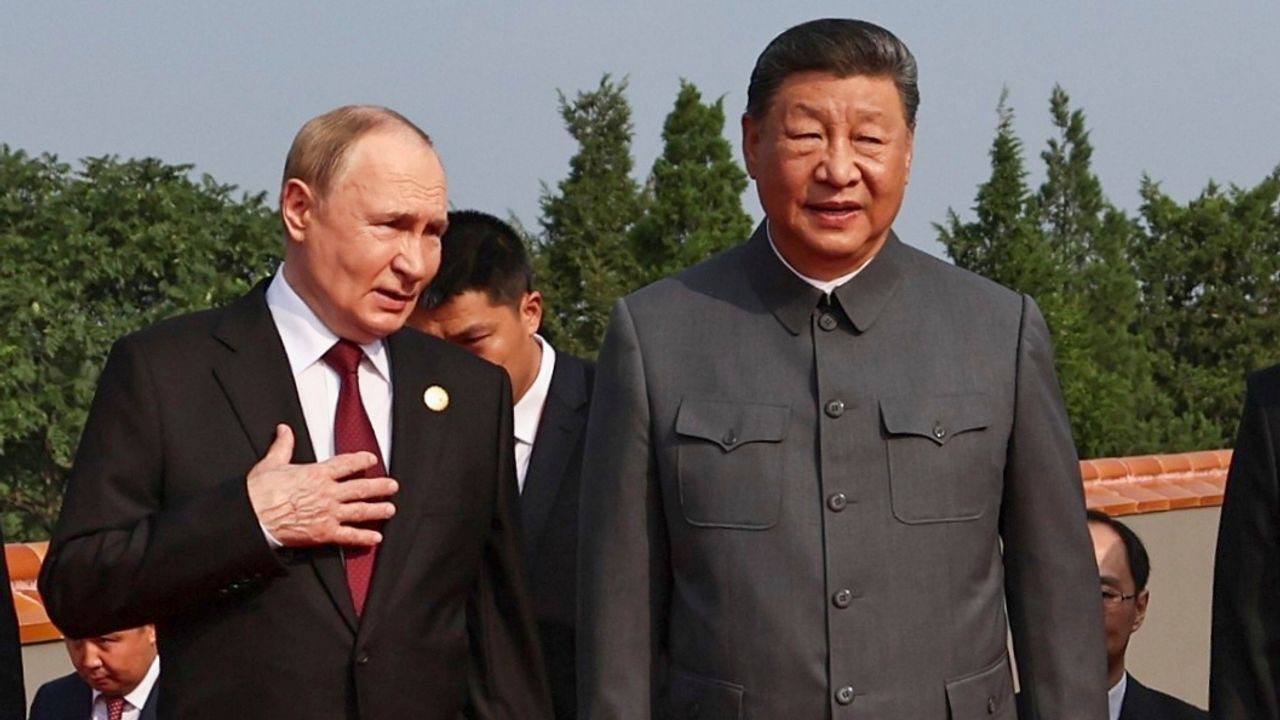 Putin y Xi olvidaron apagar el micrófono, lo que permitió a los periodistas escuchar su conversación ➤ Buzzday.info