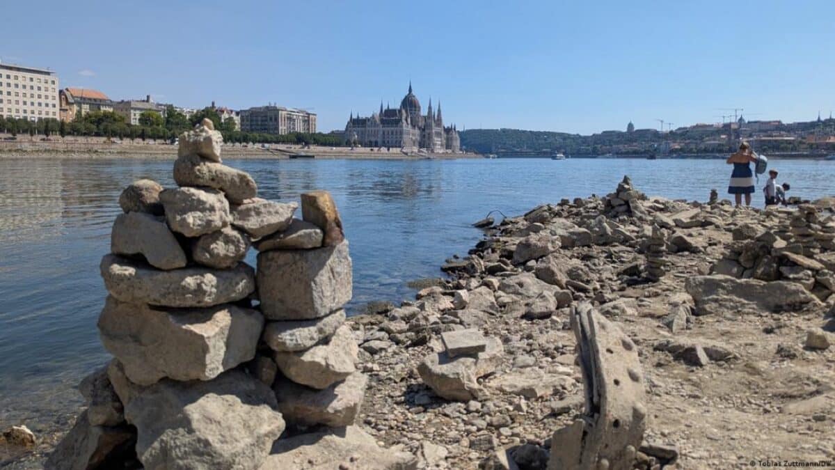 Дунав је управо пресушио — а оно што је затрпано испод је застрашујуће