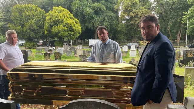 Вътрешната история на погребението на ромски крал за милион долара: Телевизори, злато и подземни имения! ➤ Buzzday.info