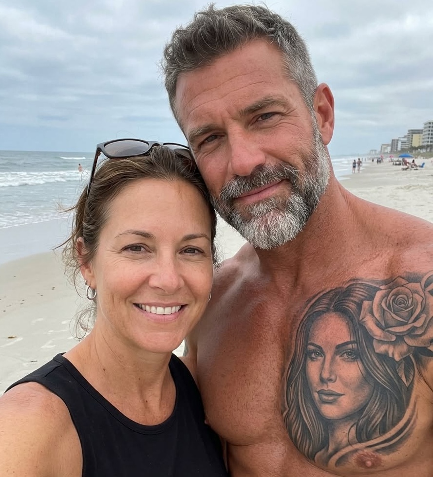 Durante veinte años, creí saber quién era la mujer tatuada en el pecho de mi marido. Una fotografía hizo añicos esa certeza