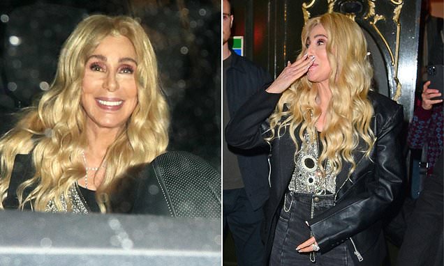 Fans vergrößerten ein neues Foto von Cher – und entdeckten ein seltsames Detail an ihrem Bauch ➤ Buzzday.info