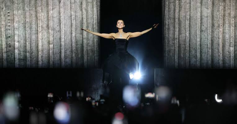 Céline Dion war auf der Bühne zu Tränen gerührt: Nach sechs Jahren gab sie wieder ein vollständiges Konzert